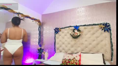 Snapshot of desire_sara chatting on 01/06/25, 12:24 Sara Desire online show from 01/06/25, 12:24