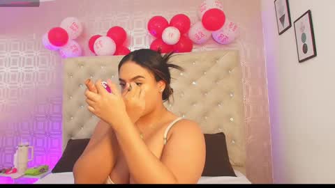 Snapshot of desire_sara chatting on 02/18/25, 12:39 Sara Desire online show from 02/18/25, 12:39