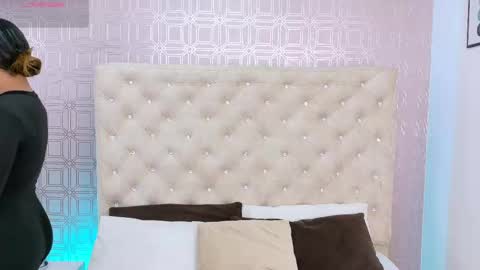 Snapshot of desire_sara chatting on 10/04/25, 12:25 Sara Desire online show from 10/04/25, 12:25