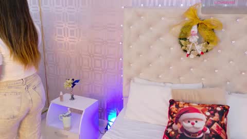 Snapshot of desire_sara chatting on 11/27/25, 12:18 Sara Desire online show from 11/27/25, 12:18