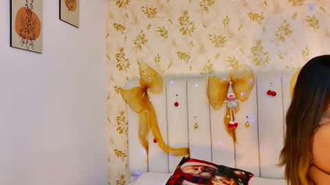 Snapshot of desire_sara chatting on 12/14/25, 12:21 Sara Desire online show from 12/14/25, 12:21