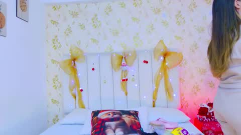 Snapshot of desire_sara chatting on 12/16/25, 12:21 Sara Desire online show from 12/16/25, 12:21