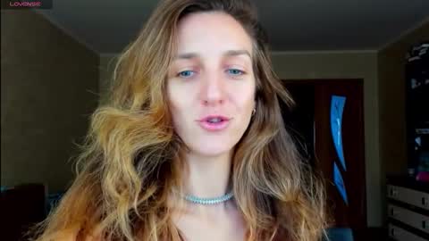 Snapshot of desired_zoya chatting on 09/19/25, 05:09 desired zoya online show from 09/19/25, 05:09