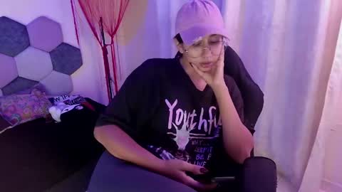 TORI AND MR. BEAR online show from 06/04/26, 06:03