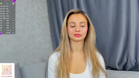 Snapshot of desireeclipse chatting on 11/21/25, 06:12 Willow online show from 11/21/25, 06:12