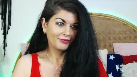 Snapshot of desirehellen chatting on 12/17/24, 05:07 HellenMoon online show from 12/17/24, 05:07