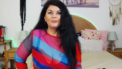Snapshot of desirehellen chatting on 01/11/25, 11:56 HellenMoon online show from 01/11/25, 11:56