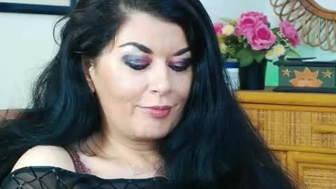Snapshot of desirehellen chatting on 02/24/25, 02:19 HellenMoon online show from 02/24/25, 02:19