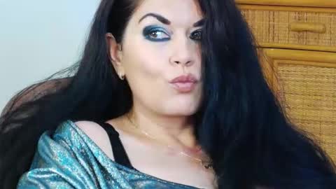 Snapshot of desirehellen chatting on 09/14/25, 09:14 HellenMoon online show from 09/14/25, 09:14