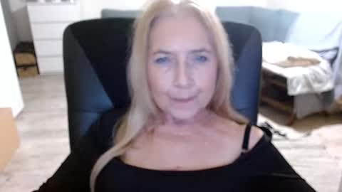 Snapshot of desiresofia chatting on 12/06/24, 06:28 S O F I A online show from 12/06/24, 06:28