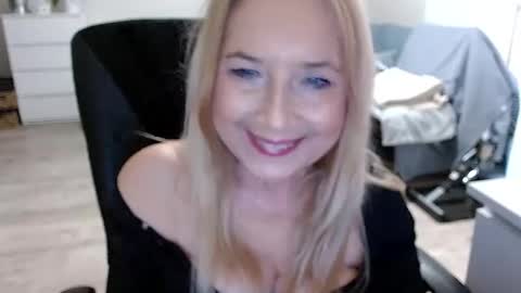 Snapshot of desiresofia chatting on 12/10/24, 10:49 S O F I A online show from 12/10/24, 10:49