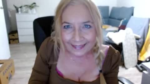 Snapshot of desiresofia chatting on 12/16/24, 07:48 S O F I A online show from 12/16/24, 07:48