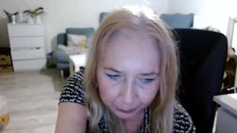 Snapshot of desiresofia chatting on 12/20/24, 05:51 S O F I A online show from 12/20/24, 05:51