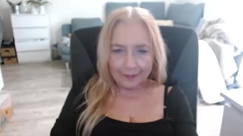 Snapshot of desiresofia chatting on 12/21/24, 11:01 S O F I A online show from 12/21/24, 11:01