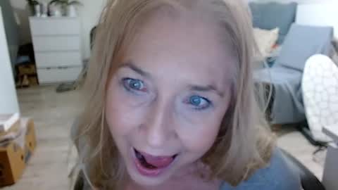 Snapshot of desiresofia chatting on 12/30/24, 12:42 S O F I A online show from 12/30/24, 12:42