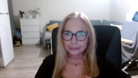 Snapshot of desiresofia chatting on 01/06/25, 05:38 S O F I A online show from 01/06/25, 05:38