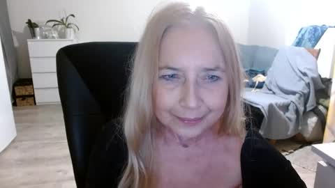 Snapshot of desiresofia chatting on 01/13/25, 06:16 S O F I A online show from 01/13/25, 06:16