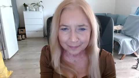 Snapshot of desiresofia chatting on 01/14/25, 10:59 S O F I A online show from 01/14/25, 10:59