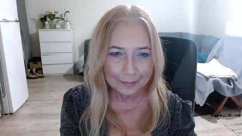 Snapshot of desiresofia chatting on 01/22/25, 07:46 S O F I A online show from 01/22/25, 07:46
