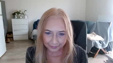 Snapshot of desiresofia chatting on 01/22/25, 10:50 S O F I A online show from 01/22/25, 10:50