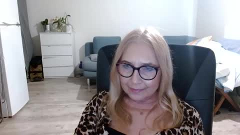 Snapshot of desiresofia chatting on 01/27/25, 02:57 S O F I A online show from 01/27/25, 02:57
