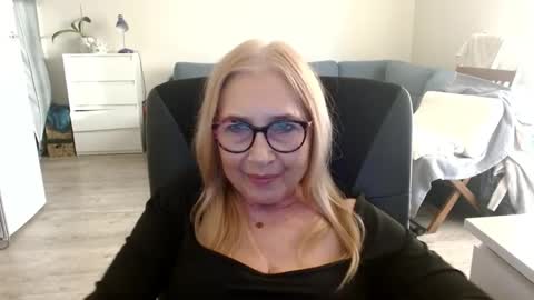 Snapshot of desiresofia chatting on 02/09/25, 02:40 S O F I A online show from 02/09/25, 02:40