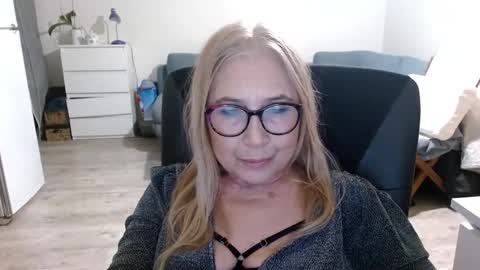 Snapshot of desiresofia chatting on 02/12/25, 06:40 S O F I A online show from 02/12/25, 06:40