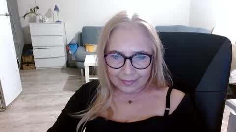 Snapshot of desiresofia chatting on 02/13/25, 06:38 S O F I A online show from 02/13/25, 06:38
