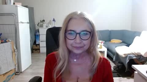 Snapshot of desiresofia chatting on 02/19/25, 06:10 S O F I A online show from 02/19/25, 06:10