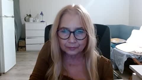 Snapshot of desiresofia chatting on 02/23/25, 02:46 S O F I A online show from 02/23/25, 02:46