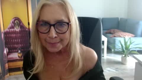 Snapshot of desiresofia chatting on 09/24/25, 02:09 S O F I A online show from 09/24/25, 02:09
