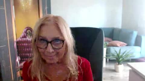 Snapshot of desiresofia chatting on 10/02/25, 01:51 S O F I A online show from 10/02/25, 01:51