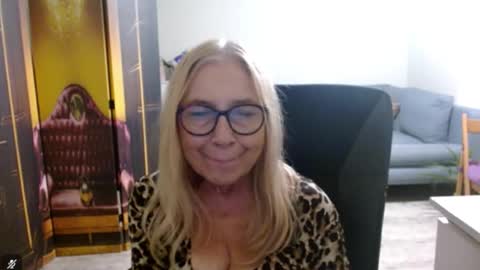 S O F I A online show from 11/10/25, 03:33