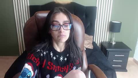 Snapshot of desiring__angel chatting on 12/04/24, 06:00 Desiring Angel online show from 12/04/24, 06:00