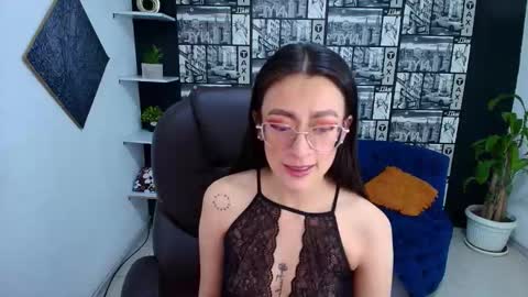 Snapshot of desiring__angel chatting on 10/17/25, 04:04 Desiring Angel online show from 10/17/25, 04:04