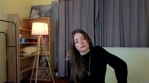 Snapshot of dessiehollembaek chatting on 10/28/25, 01:03 kristine online show from 10/28/25, 01:03