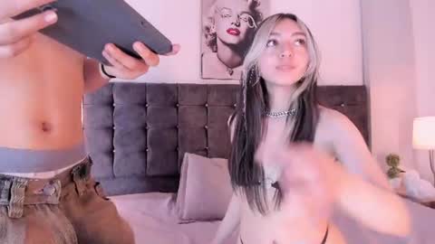 Snapshot of destello_xxx chatting on 06/12/26, 05:01 Destello online show from 06/12/26, 05:01