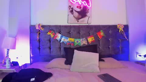 Snapshot of destello_xxx chatting on 07/02/26, 03:40 Destello online show from 07/02/26, 03:40