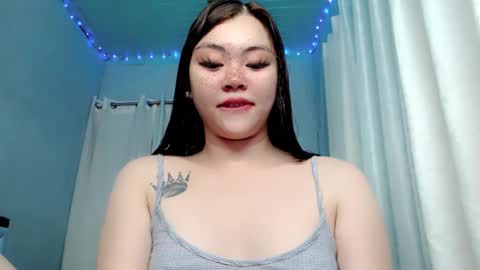 Snapshot of destinyroxie chatting on 12/19/24, 01:18 ROXIE  online show from 12/19/24, 01:18