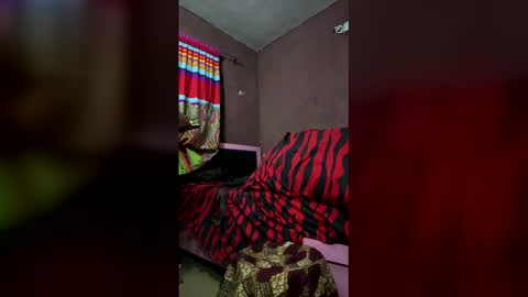 Snapshot of desy2283 chatting on 05/17/26, 01:36 desy2283 online show from 05/17/26, 01:36