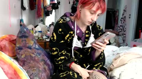 Snapshot of devilg1rl chatting on 05/23/26, 10:58 poutyangel online show from 05/23/26, 10:58