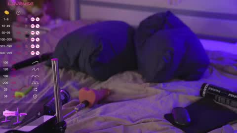 Snapshot of devilss_toy chatting on 02/17/25, 06:04 CIBELLE online show from 02/17/25, 06:04