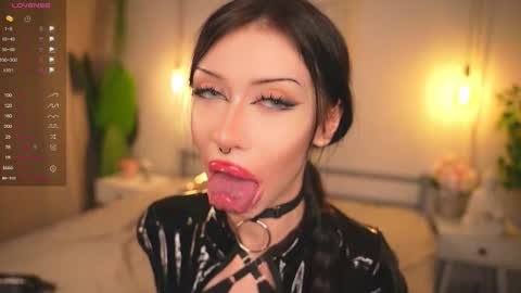 Snapshot of devilss_toy chatting on 10/04/25, 04:05 CIBELLE online show from 10/04/25, 04:05