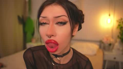 Snapshot of devilss_toy chatting on 10/09/25, 04:05 CIBELLE online show from 10/09/25, 04:05