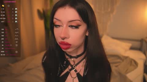 Snapshot of devilss_toy chatting on 10/29/25, 04:20 CIBELLE online show from 10/29/25, 04:20