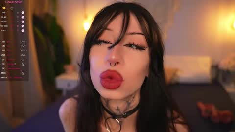 Snapshot of devilss_toy chatting on 11/22/25, 03:33 CIBELLE online show from 11/22/25, 03:33