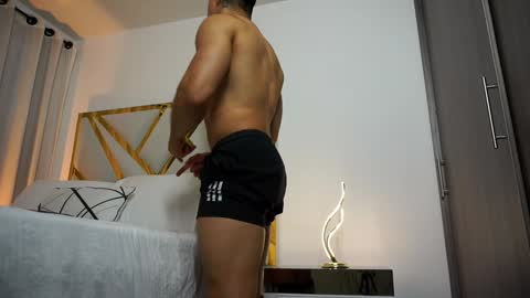 Devin Hunter online show from 02/06/25, 03:06