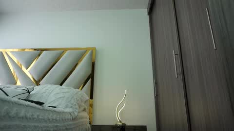 Devin Hunter online show from 02/19/25, 05:06