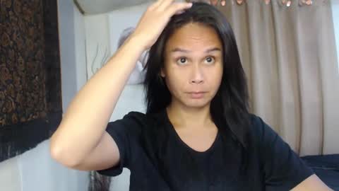 Snapshot of devine_g chatting on 12/16/24, 02:25 Igat online show from 12/16/24, 02:25