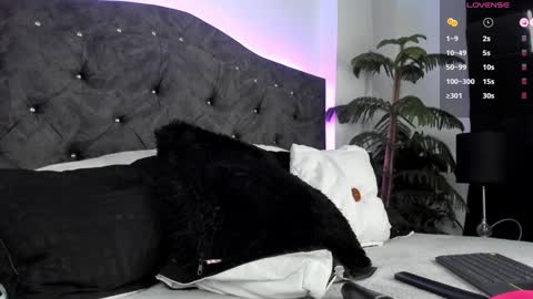 Snapshot of devlin_violet__ chatting on 12/27/24, 07:51 PaulaInsta  paulacastellanos 1Pvt open online show from 12/27/24, 07:51